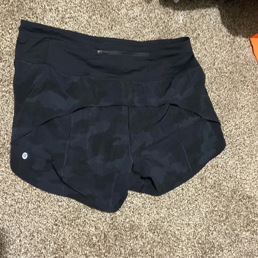 •NWOT Lululemon Heritage Camo Speed Up Shorts 4 Inches Size 12
